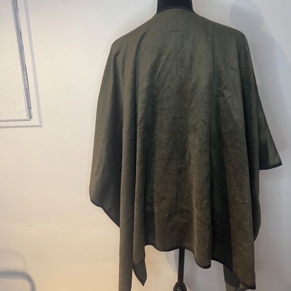 Old Navy poncho size M-L preloved - Picture 3 of 3